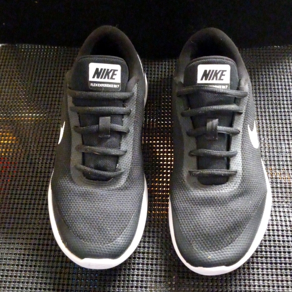 Nike Shoes - Nike flex exsperience RN7 size 7.5W